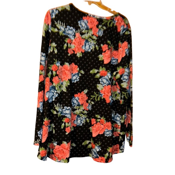 LuLaRoe Lynnae PINK blue floral Long Sleeve Top plus size 2X - Picture 2 of 3